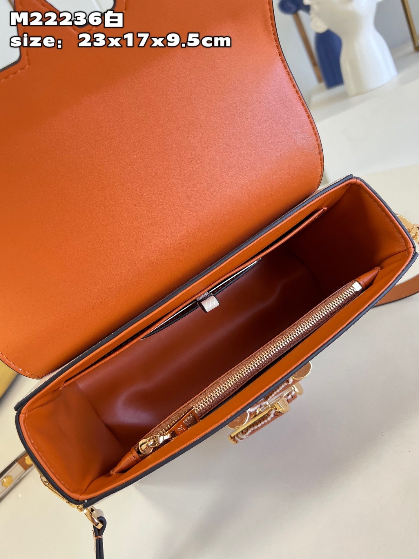 Louis Vuitton Twist MM Epi Bag White Quartz - 23 x 17 x 9.5 cm